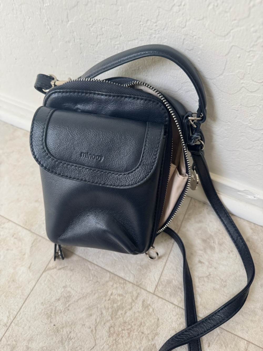 Minooy Aphrodite Phone Crossbody Bag 1.5L - Picture 2 of 4